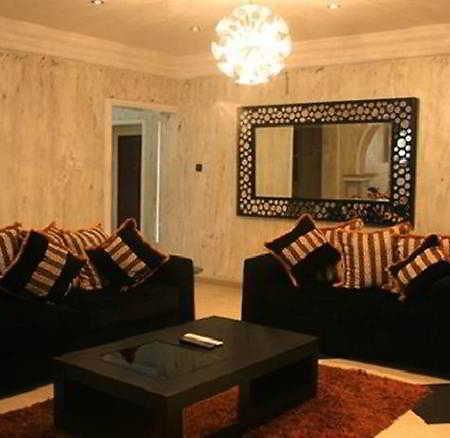 Charlies Place And Suites Lagos Exterior photo