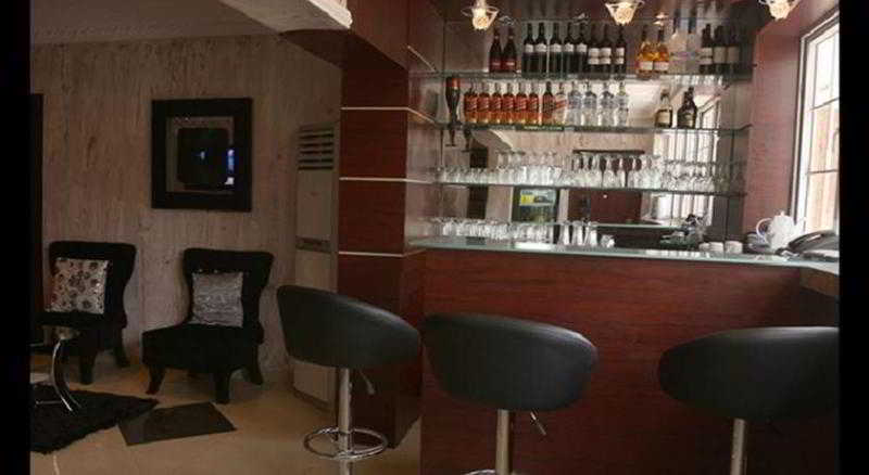 Charlies Place And Suites Lagos Exterior photo