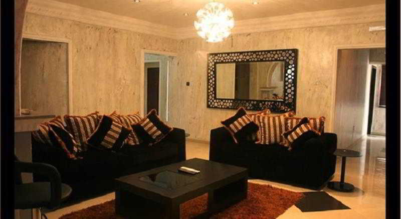 Charlies Place And Suites Lagos Exterior photo